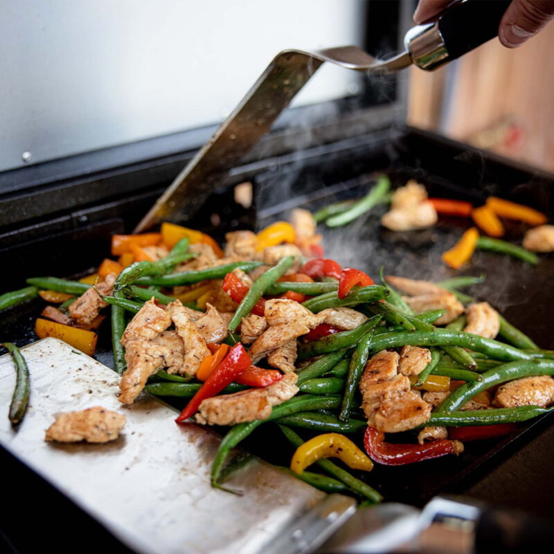 HALO Elite1B 1-Burner Outdoor Propane Gas Griddle with 2-Zone Cooking and Compact Design - Image 2
