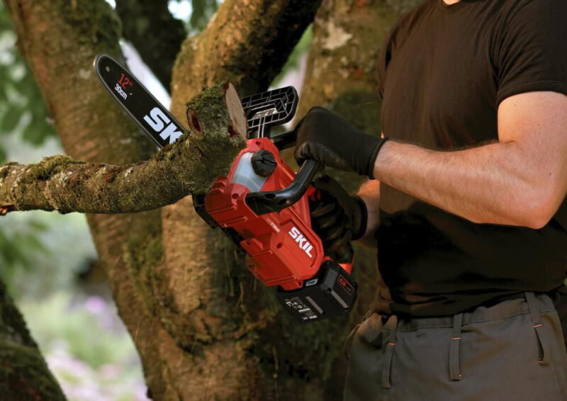 SKIL CS4562B-10  PWR CORE Brushless  40V 12-inch Chain Saw , Tool-Less Chain Tensioning, 4.0Ah Battery and Charger - Image 6