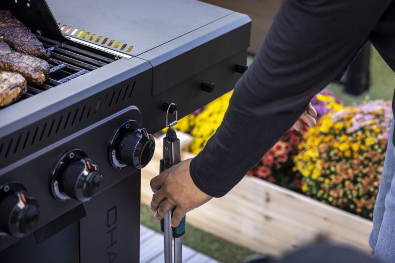 Charbroil Performance Series FlavorMax 5-Burner Gas Grill with Side Burner and 12" Griddle - Image 5