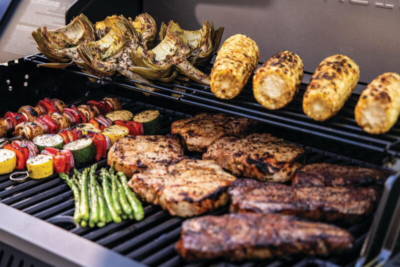 Charbroil Performance Series FlavorMax 5-Burner Gas Grill with Side Burner and 12" Griddle - Image 6