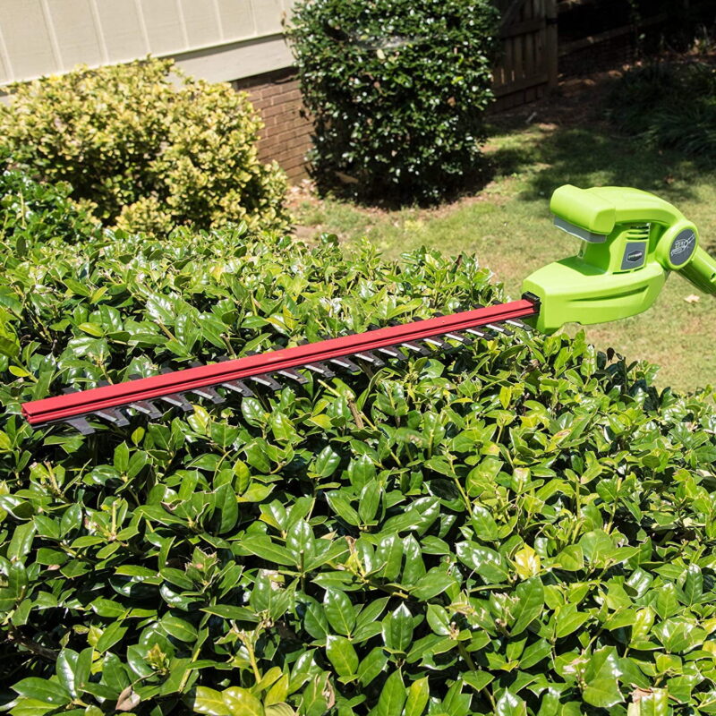 Greenworks 20" 40 Volt Battery Powered Pole Saw with Hedge Trimmer Attachment with 2.0 Ah Battery and Charger - Image 4