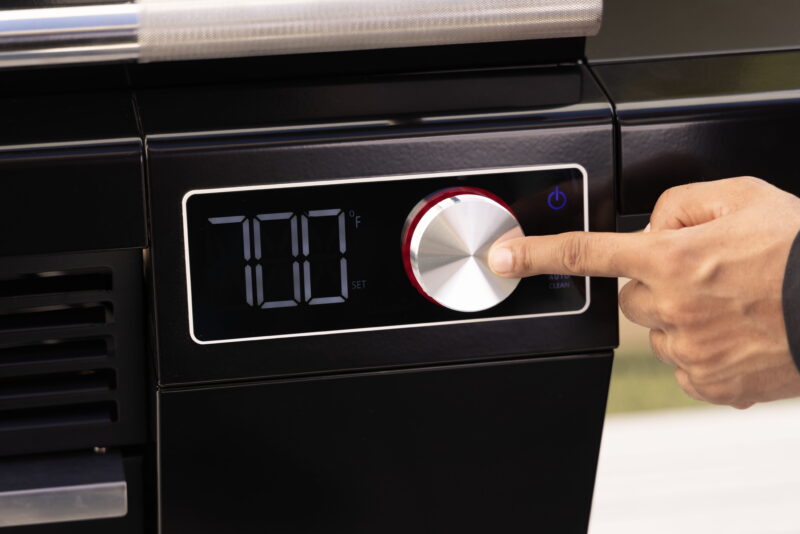 Charbroil Edge Electric Grill in Black - Image 7