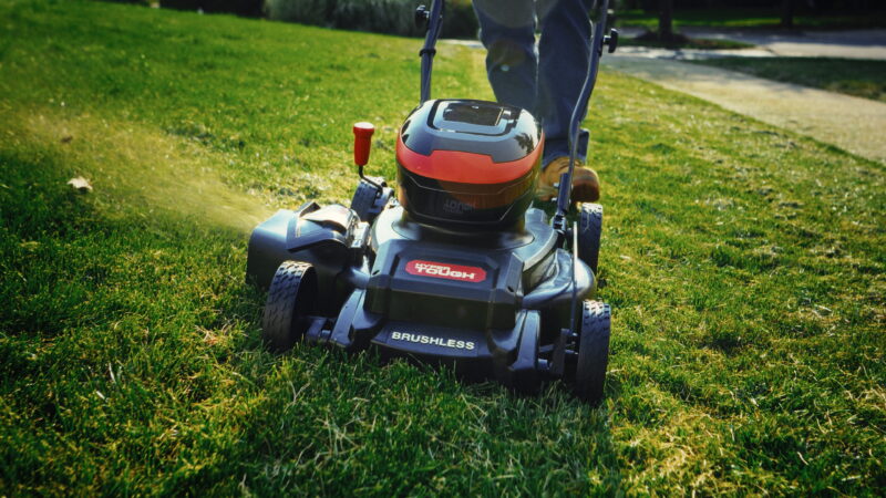 Hyper Tough 2x20 Volts Max 18-inch Brushless Side-discharge Mower, HY5601050516001 - Image 5
