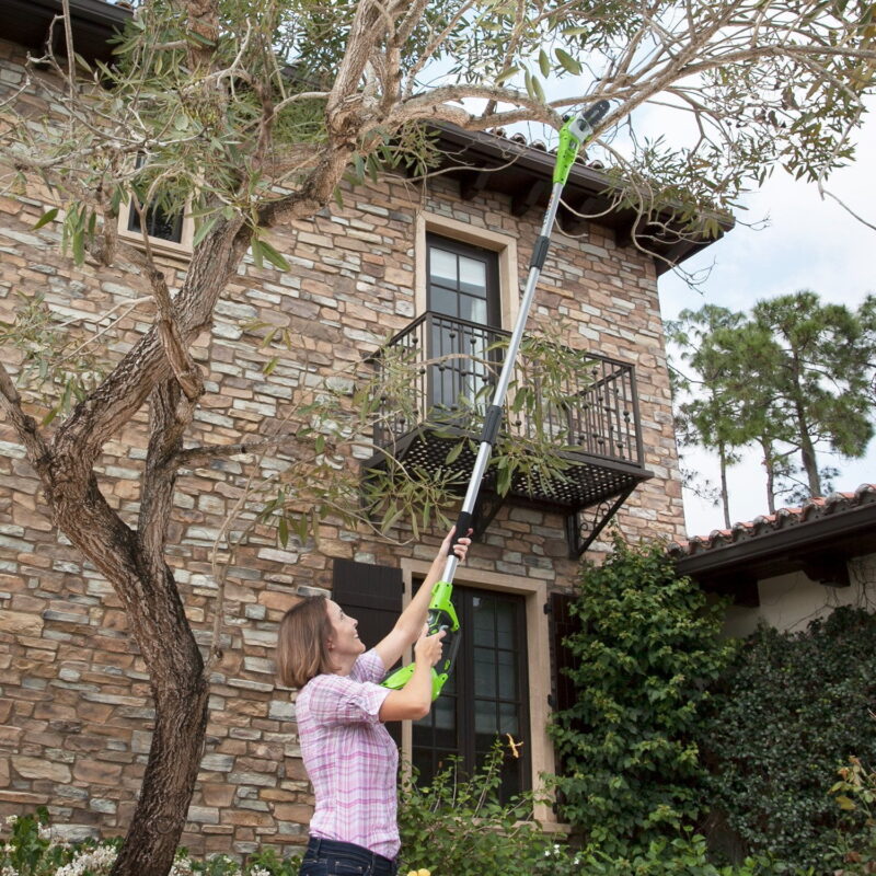 Greenworks 20" 40 Volt Battery Powered Pole Saw with Hedge Trimmer Attachment with 2.0 Ah Battery and Charger - Image 3